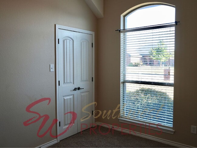 Building Photo - Charming 3 bed, 2 bath rental home with office!