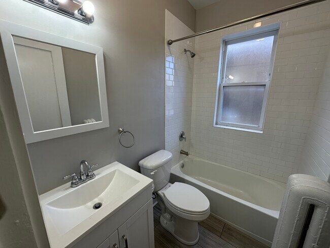 Building Photo - 6343 N Claremont Ave