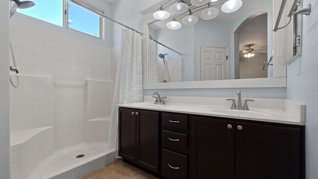 Building Photo - Clean and Cozy home in desirable Palm Valley!
