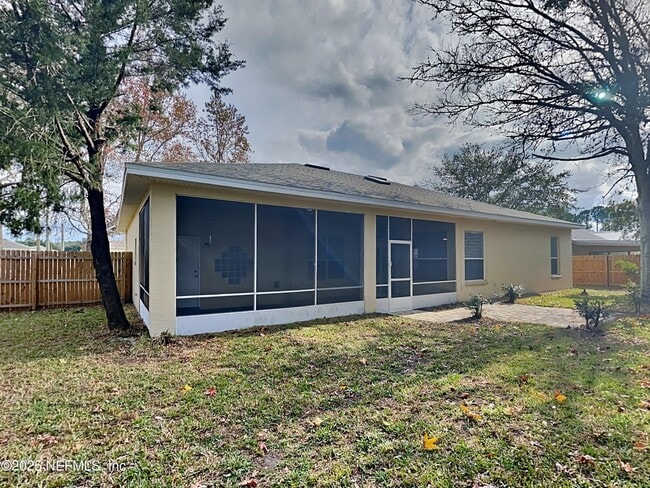 Building Photo - 250 Parkview Dr