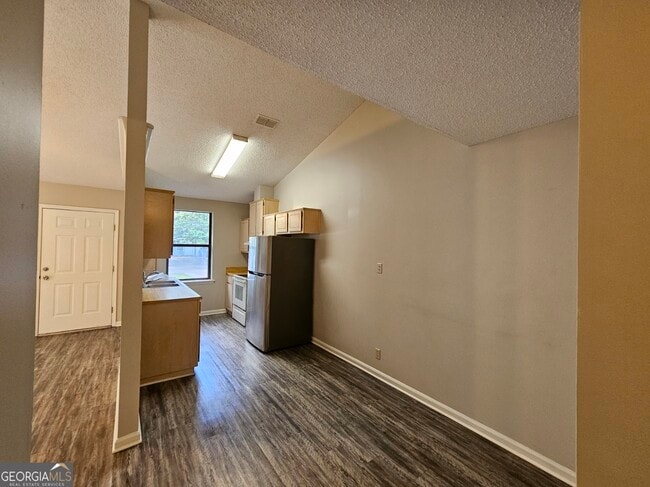 Building Photo - 108 E Lakemont Dr