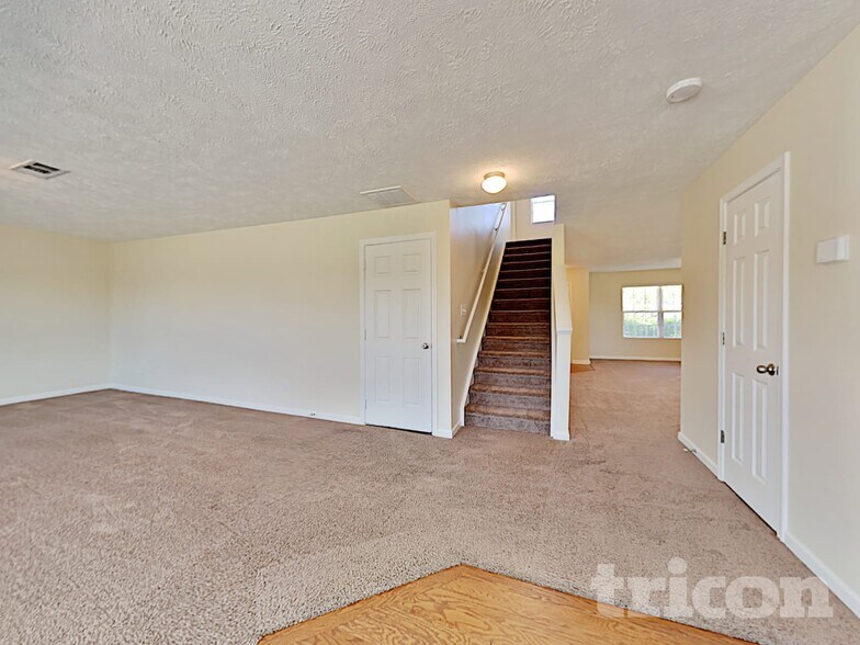 Building Photo - 1009 Harmony Ln