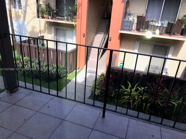 Building Photo - 10744 N Kendall Dr