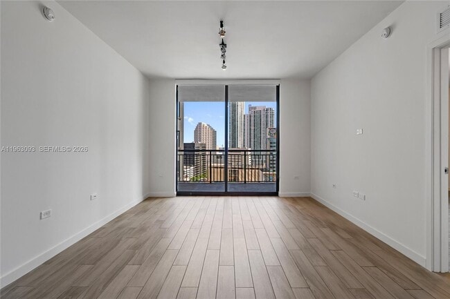 Building Photo - 999 SW 1st Ave