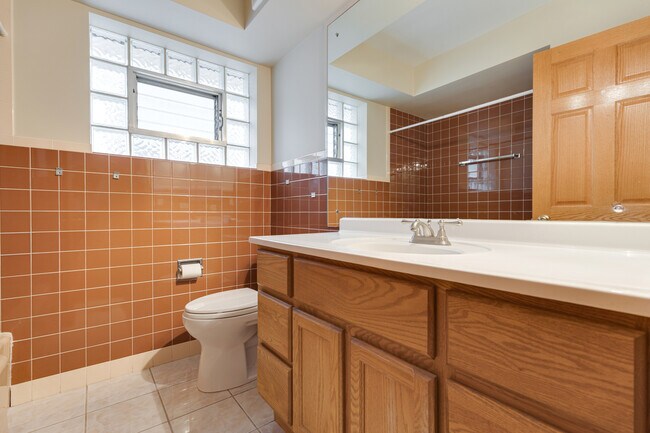 Building Photo - 2931 N 76th Ave