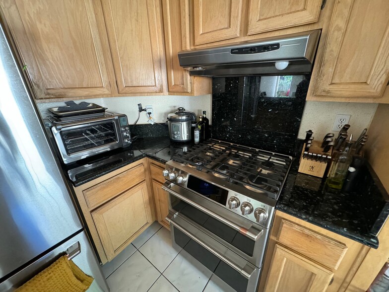 Building Photo - 670 Alagria Pl