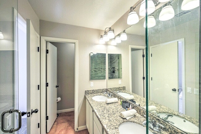 Building Photo - 4401 E Stanford Ave