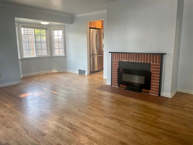 Building Photo - Welcome Home to Marine View Drive in West Seattle
