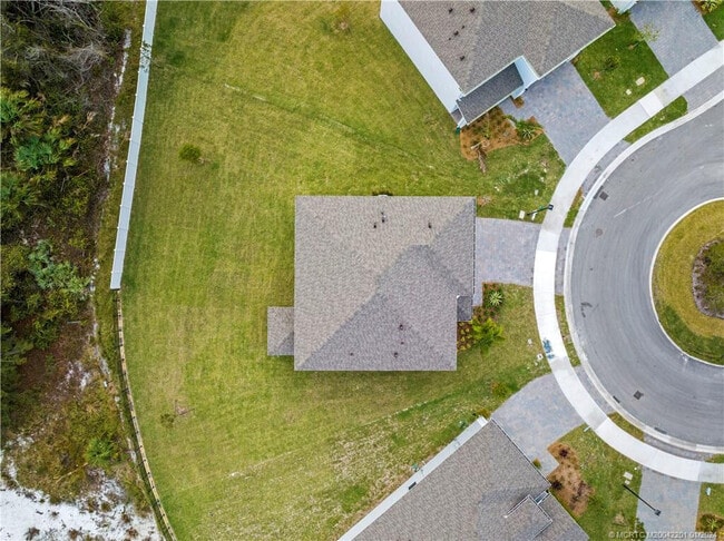 Building Photo - 2048 NE Ocean Dunes Dr
