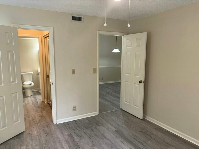 Building Photo - 110 Heywood Rd