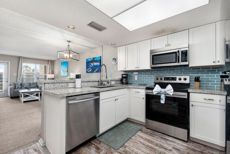 Building Photo - 115 E Coronado Dr