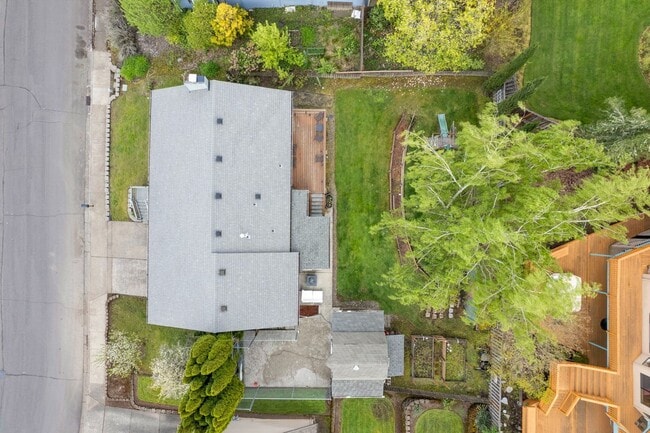 Building Photo - 7393 SW Bayberry Dr