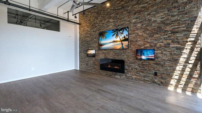 Building Photo - 444 N 4th St
