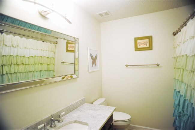 Building Photo - Updated Stunner