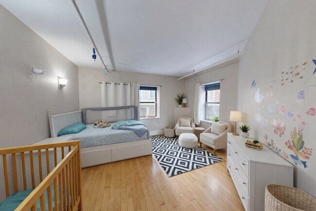 Building Photo - 72 Kent St