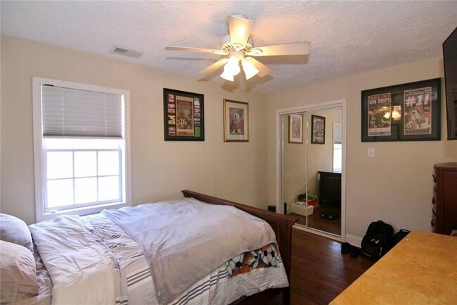 Building Photo - 2565 Camille Dr NE