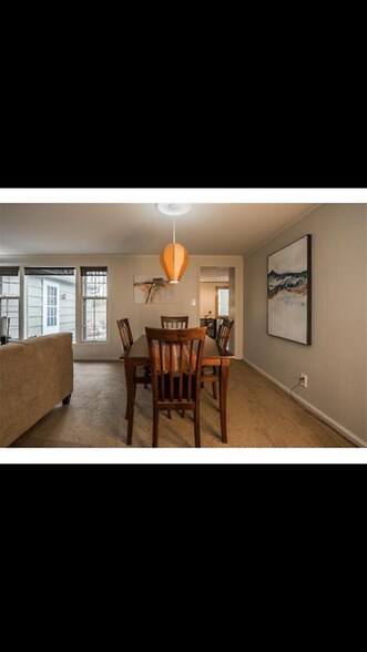 Building Photo - 2711 W 71st Terrace