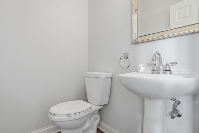 Building Photo - 1891 Admiral Ct