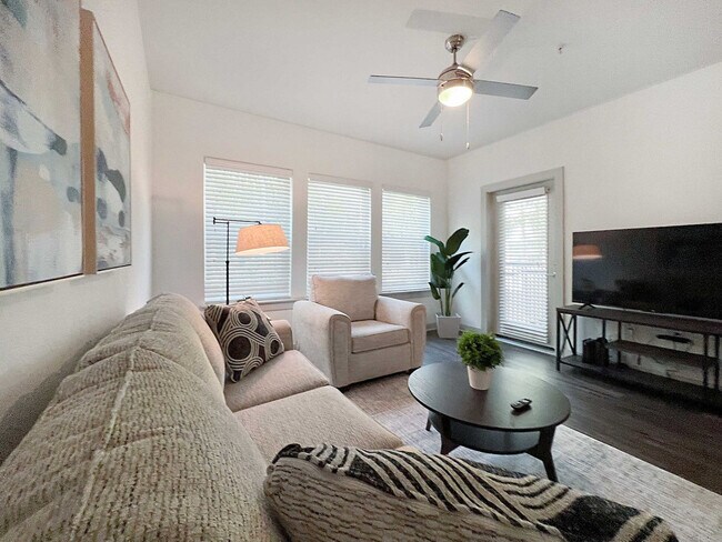 Building Photo - 2615 N Grady Ave