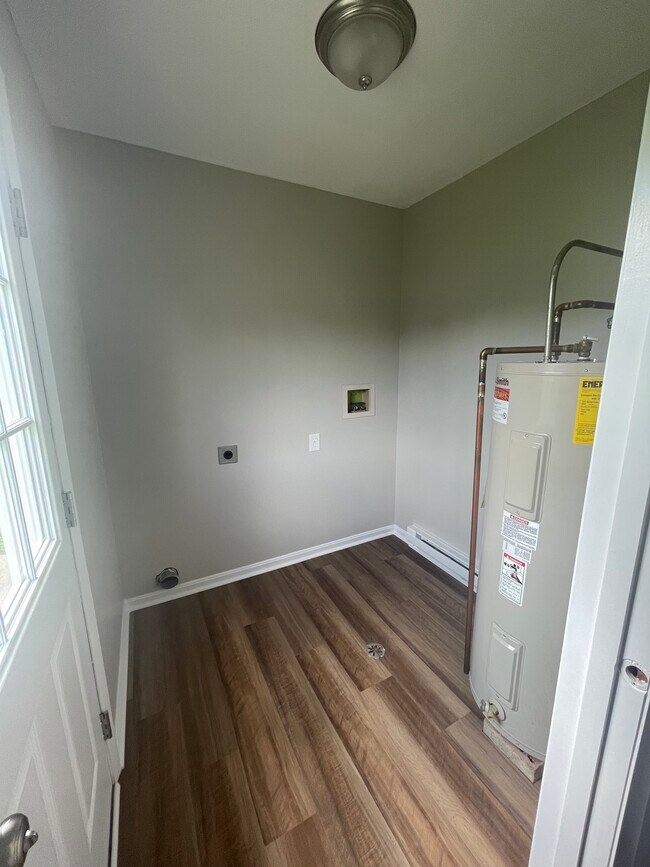 Building Photo - 161 Ashwood Dr
