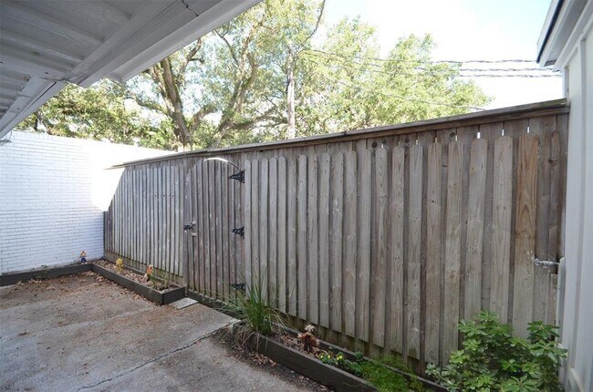 Building Photo - 9103 Braeburn Valley Dr