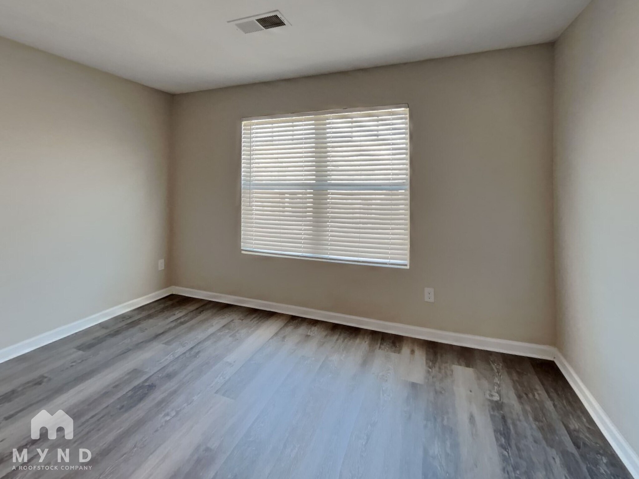 Building Photo - 3105 Hendrick Dr