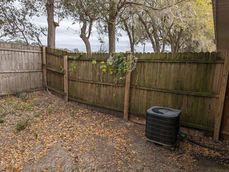 Building Photo - 3600 SW 23rd St
