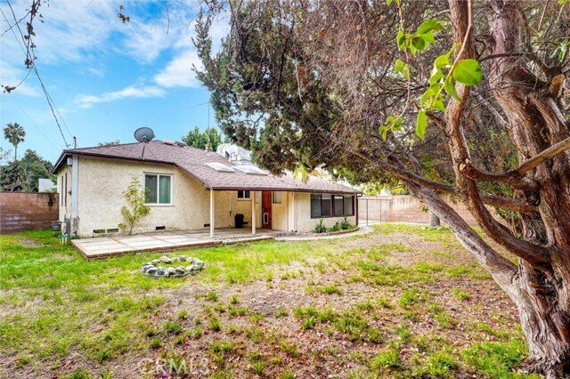 Building Photo - 5863 Alonzo Ave