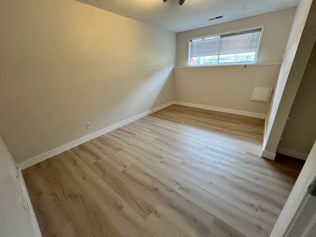 Building Photo - $3950 2520 SqFt, SFH/4BDR,2BA,office/Garag...