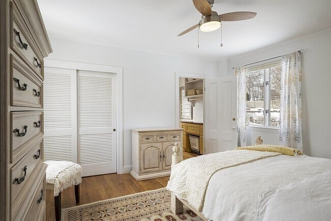 Building Photo - 13 Broadway Ave