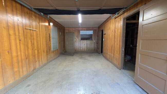 Building Photo - 1110 Sumner Dr