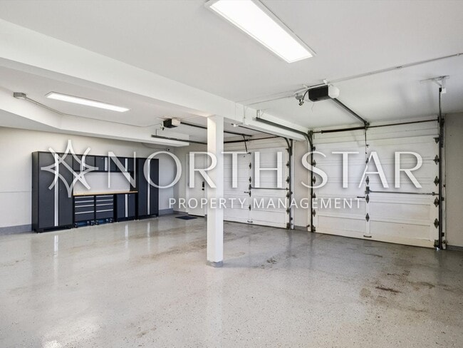 Building Photo - 860 S Skyland Dr