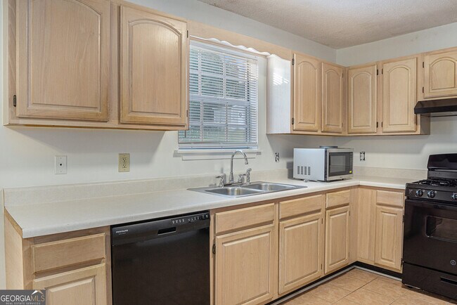 Building Photo - 1331 Baywood Glen