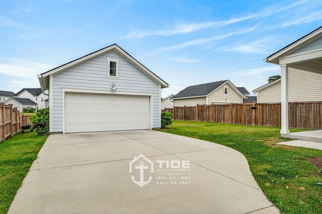 Building Photo - Private Retreat with Modern Upgrades