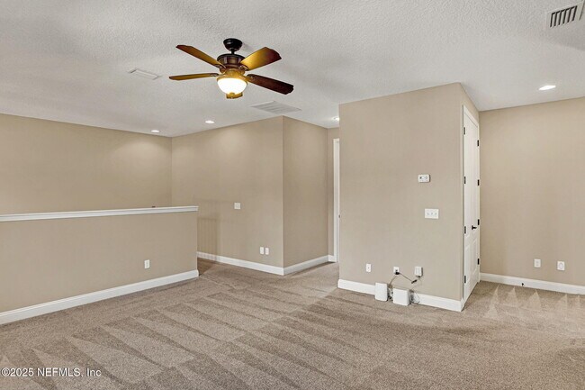 Building Photo - 1637 Fenton Ave