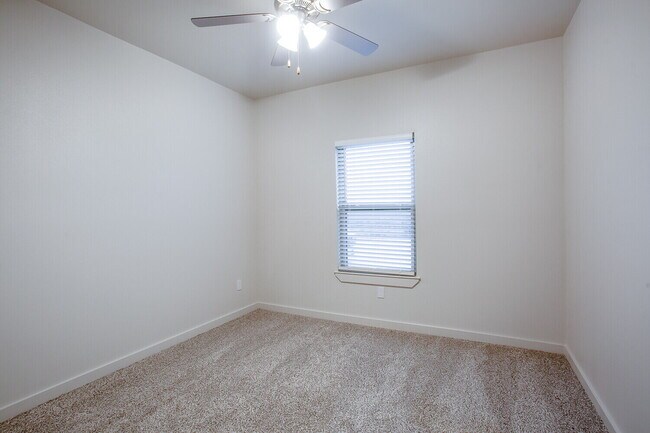 Building Photo - Beautiful Townhome Located South of Town Near Cooper Elementary