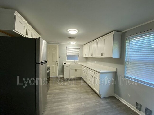 Building Photo - 1537 Piney Rd