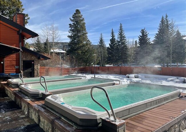 Building Photo - Long Term Rental- Mountainside Condos E339