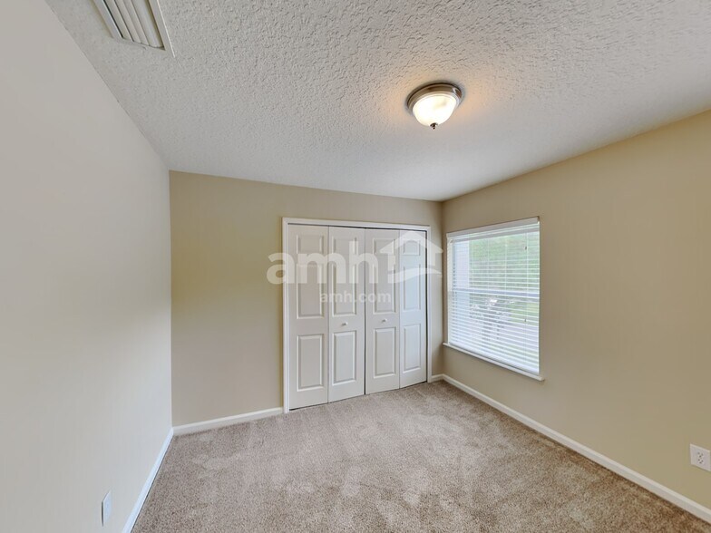 Building Photo - 664 Mackenzie Cir