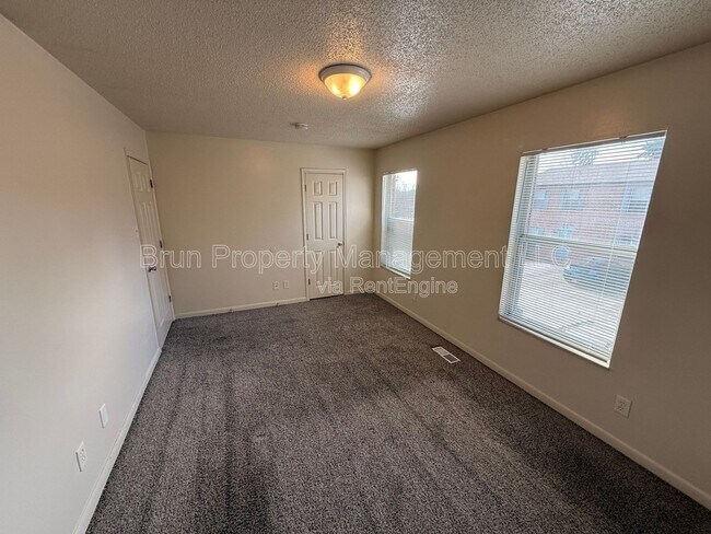 Building Photo - 1105 W Parkway Ave