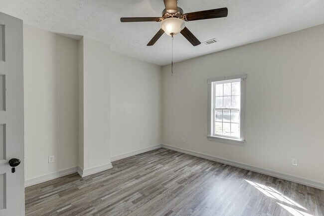 Building Photo - 1051 Gage Dr