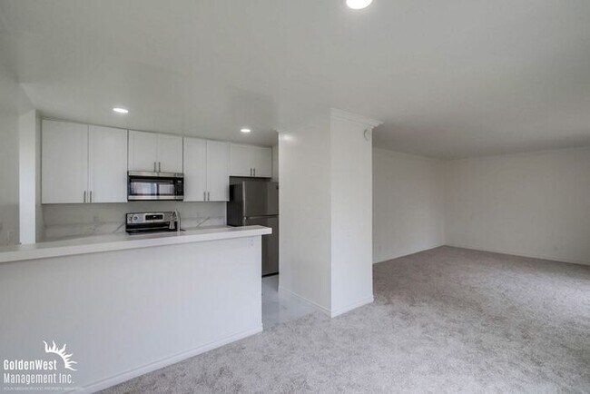 Building Photo - Charming 2Bdm 2Ba Condo in La Jolla