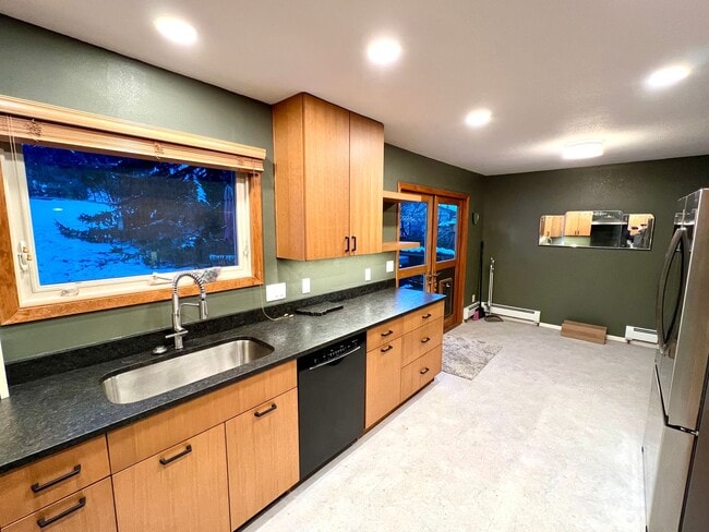 Building Photo - Pet Friendly 4 Bed 3 Bath Single Family Home on Westside W/ Fully Fenced yard, Attached Garage!