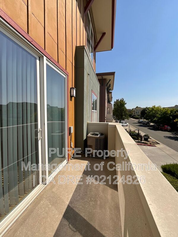 Building Photo - 950 Campoy St