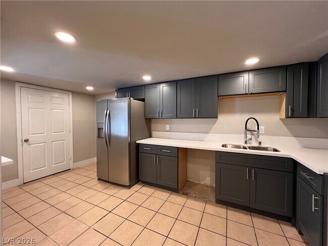 Building Photo - 2624 E Brady Ave