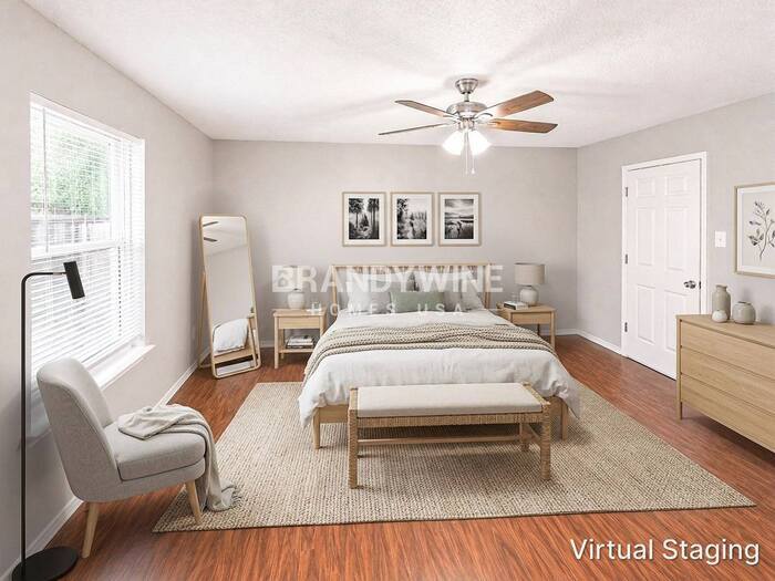Building Photo - 5233 Hill Ridge Dr