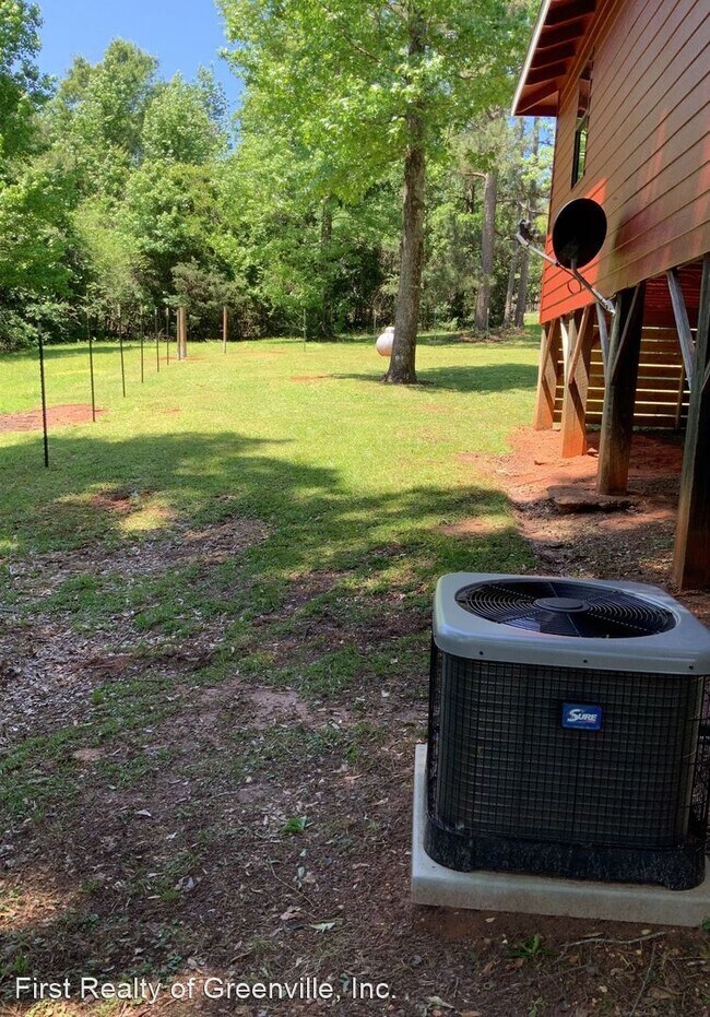 Building Photo - 2 br, 1 bath House - 296 Wagon Wheel Rd.
