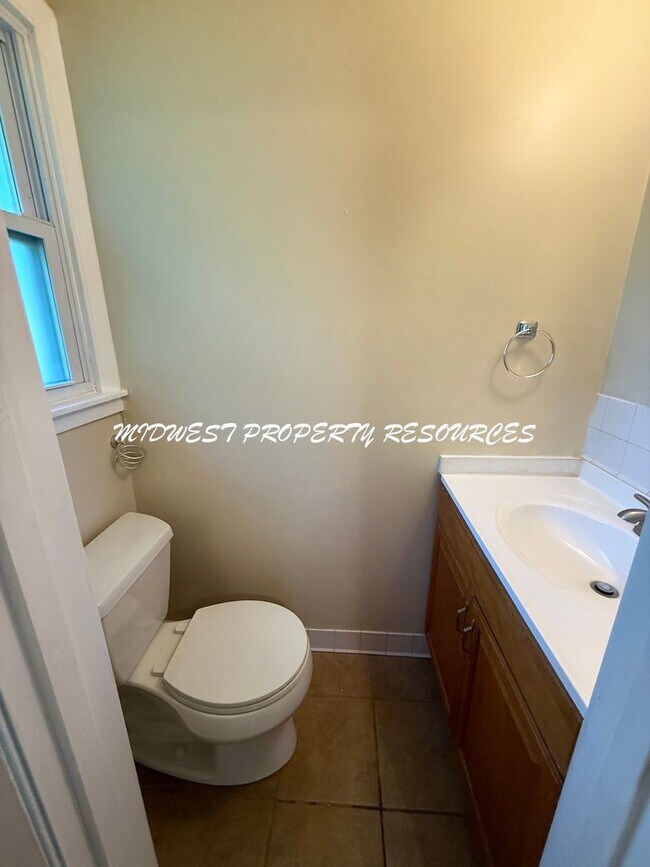 Building Photo - Spacious Home 3 Bedroom w/Fin basement for...