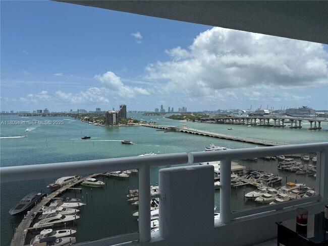 Building Photo - 1717 N Bayshore Dr