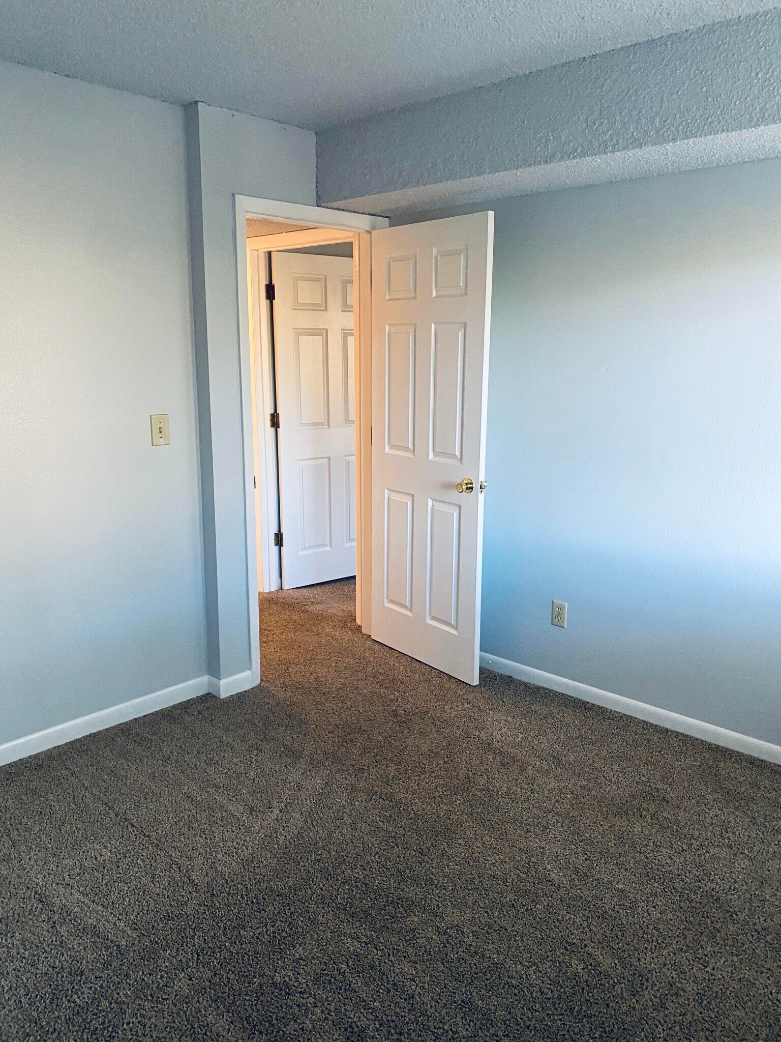 Room 2 - 1465 Manitou Blvd